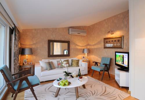 Cheya Residence Gumussuyu to istanbul airport transfer