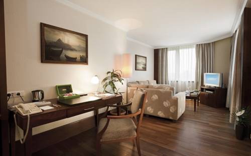 Dedeman Istanbul to istanbul airport transfer