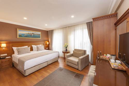 Royan Suites to istanbul airport transfer