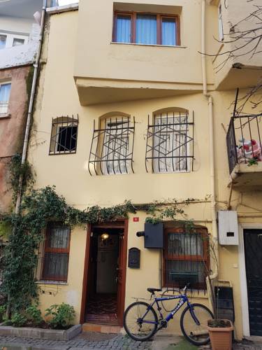 Sultanahmet Cozy House to istanbul airport transfer