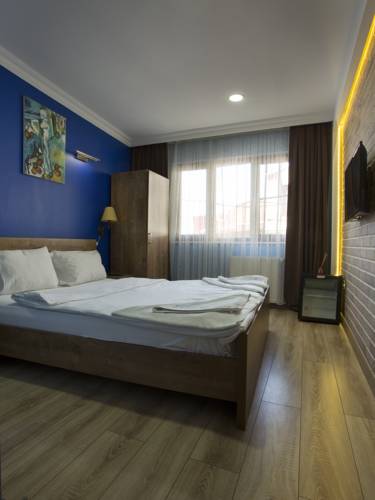 Amazing Double Suit at Taksim to istanbul airport transfer