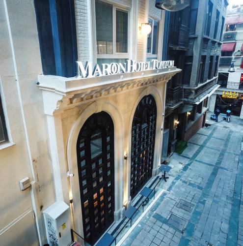 Maroon Tomtom to istanbul airport transfer