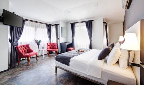 LIME GARDEN HOTEL to istanbul airport transfer