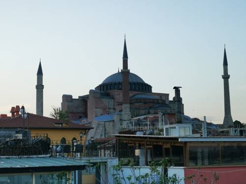 Kızıl Elma Hotel Sultanahmet to istanbul airport transfer