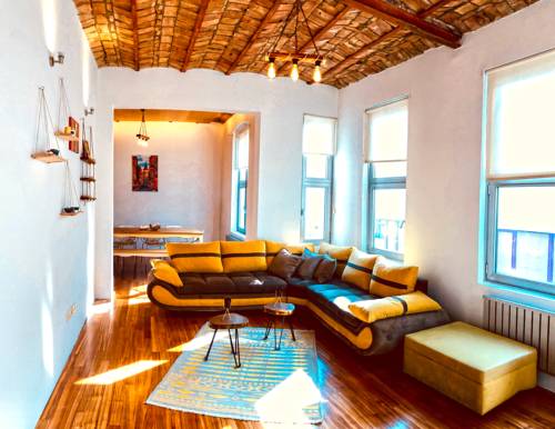 Historical Building in GALATA&Near to ISTIKLAL&Taksim& View Sea to istanbul airport transfer