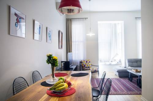 Lift, Netlix, PS4 Pro, Smart Home at Galata- The Center to istanbul airport transfer
