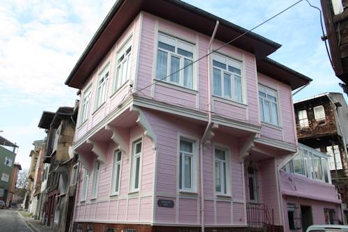 Piya Hostel to istanbul airport transfer