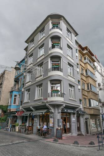 IQ Hotel to istanbul airport transfer