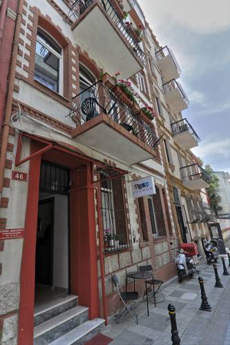 Hush Hostel Lounge to istanbul airport transfer