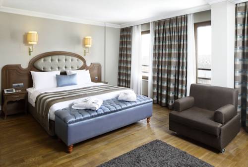 Grand Hotel Halic to istanbul airport transfer