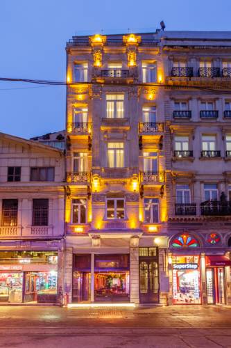 Ravouna 1906 - Special Category to istanbul airport transfer