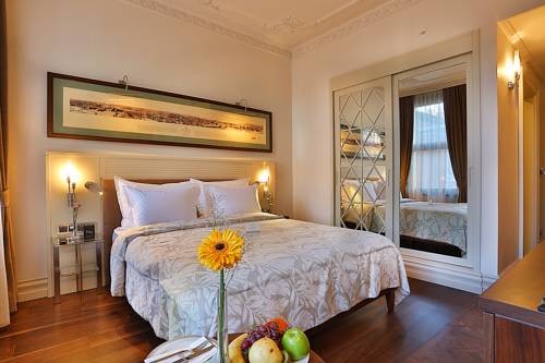 Taxim Lounge Hotel Special Category to istanbul airport transfer