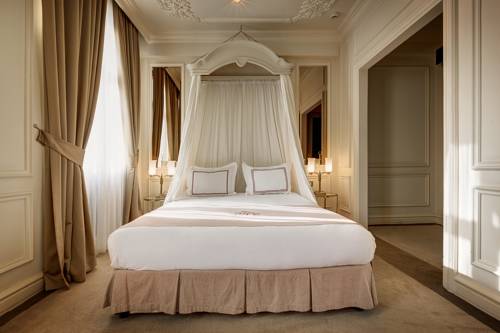 Galata Antique Hotel - Special Category to istanbul airport transfer